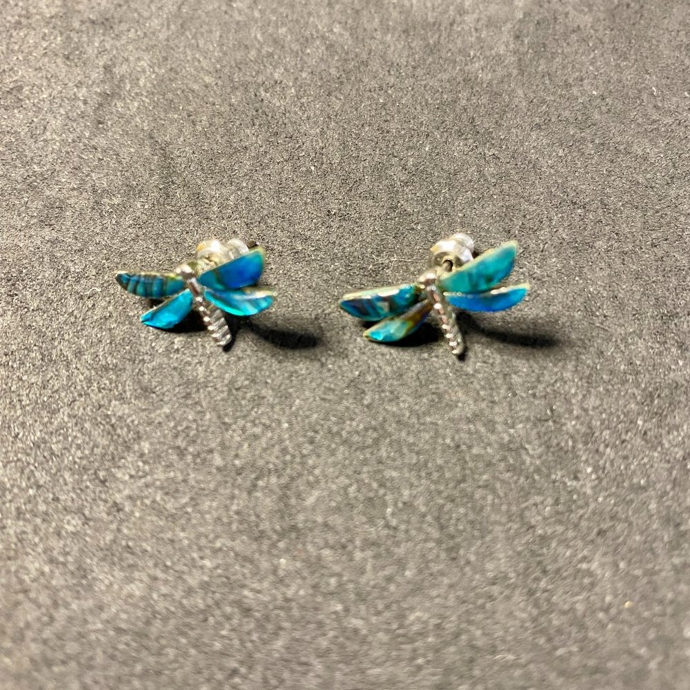 So cute dragonfly earrings